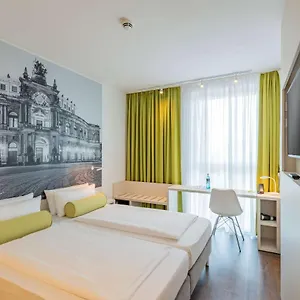 Super 8 By Wyndham Hotel Dresden